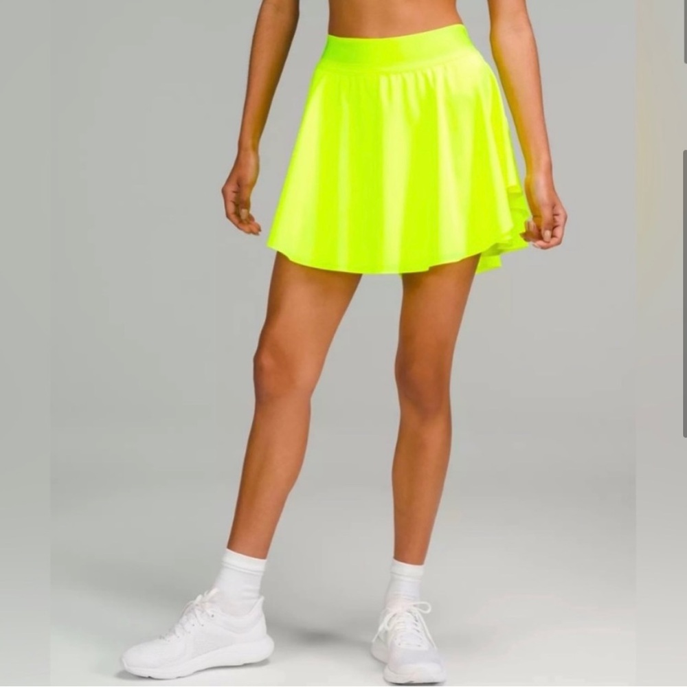 Lululemon Court Rival Tennis Skirt in Green Size 2